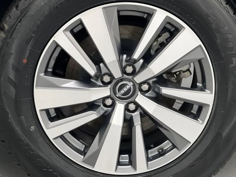 Used 2025 Nissan Pathfinder SL FWD image 79