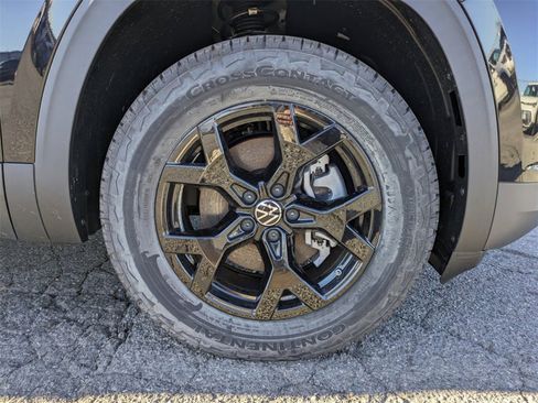 New 2024 Volkswagen Atlas Peak Edition SEL image 11