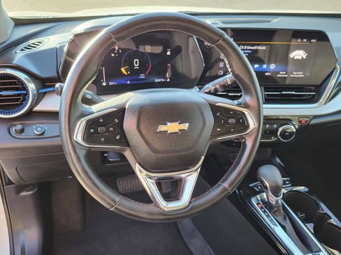 Used 2025 Chevrolet Trax LT w/ LT Convenience Package image 21