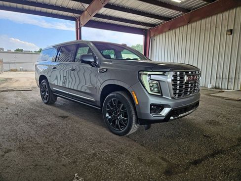 New 2026 GMC Yukon XL Denali w/ Denali Reserve Package AWD/4WD image 8
