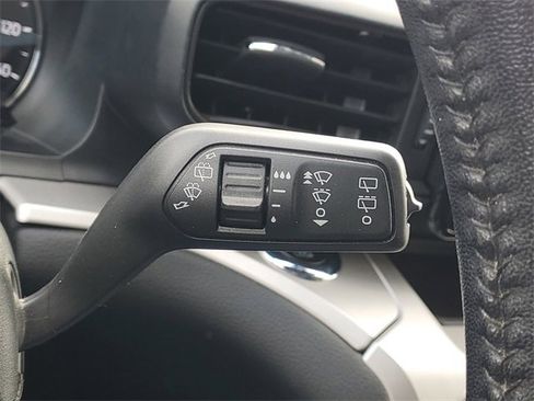 Used 2022 Ford Explorer XLT image 22