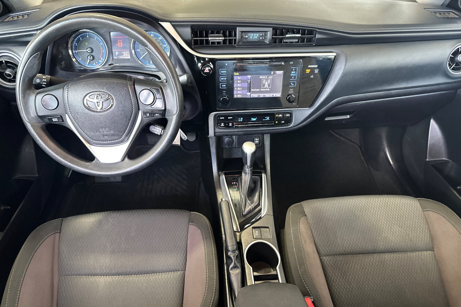 Used 2017 Toyota Corolla LE FWD image 13