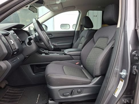 Used 2024 Nissan Pathfinder SV AWD/4WD image 14