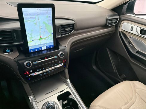 Used 2020 Ford Explorer Platinum w/ Premium Technology Package image 27