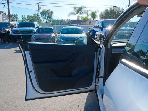 Used 2021 Tesla Model Y Long Range AWD/4WD image 8