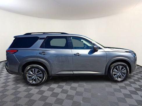 Used 2024 Nissan Pathfinder SV FWD image 7