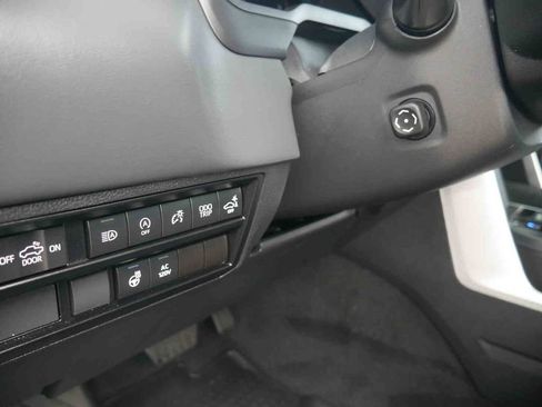 Used 2024 Toyota Tundra Platinum AWD/4WD image 31