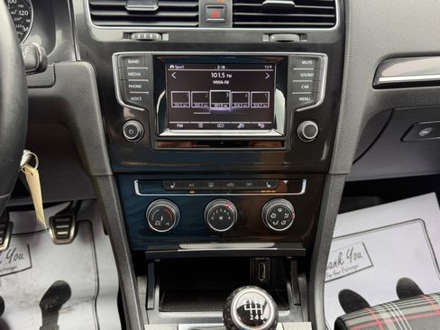 Used 2015 Volkswagen GTI SE FWD image 27