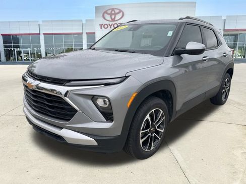 Used 2025 Chevrolet TrailBlazer LT AWD/4WD image 21