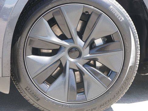 Used 2025 Tesla Model Y Long Range RWD image 2