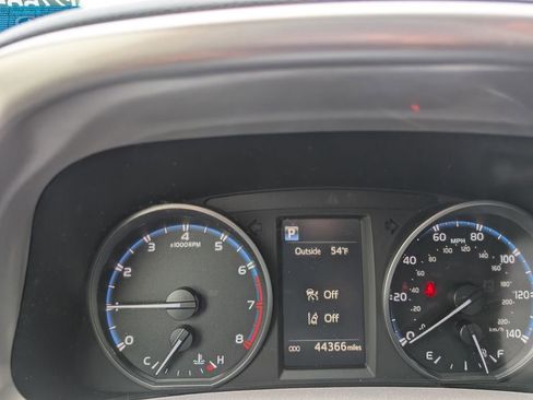 Used 2018 Toyota RAV4 LE w/ All Weather Liner Package AWD/4WD image 22