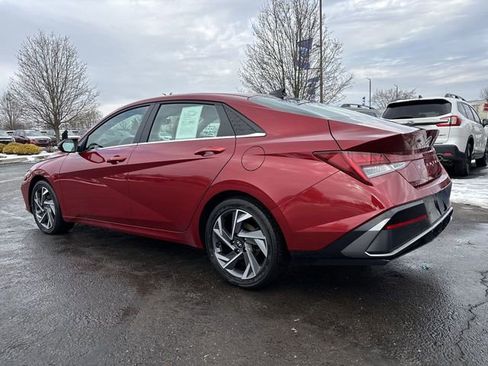 Used 2024 Hyundai Elantra Limited image 8