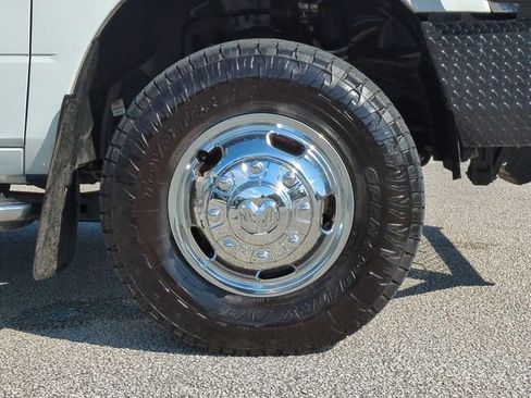 Used 2024 RAM 3500 Tradesman w/ Chrome Appearance Group AWD/4WD image 11