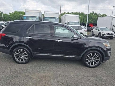 Used 2017 Ford Explorer Platinum AWD/4WD image 6