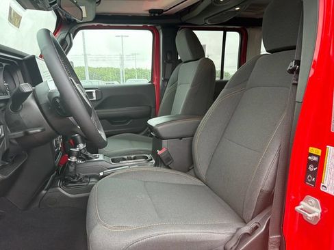 Used 2025 Jeep Wrangler Unlimited Sahara w/ Safety Group AWD/4WD image 13