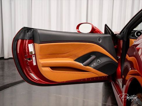 Used 2017 Ferrari California T RWD image 25