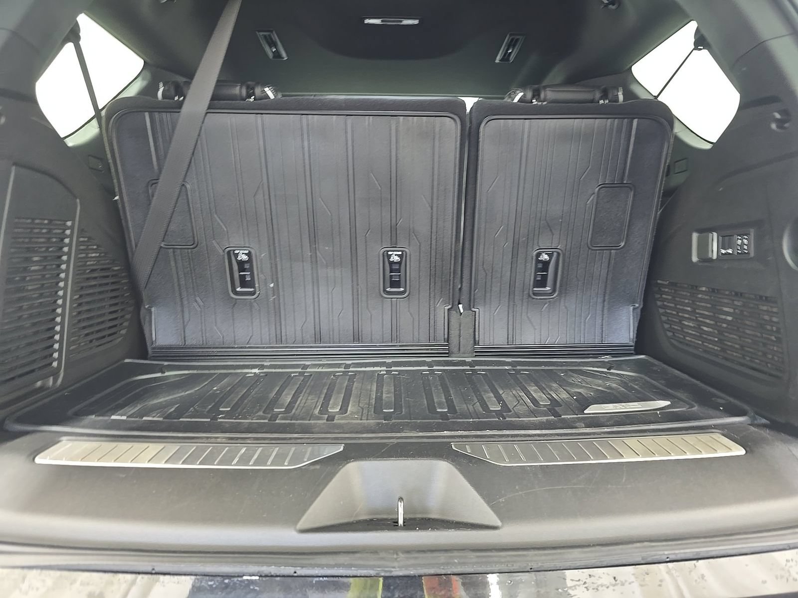 Used 2025 GMC Yukon AT4 Ultimate w/ LPO, Floor Liner Package AWD/4WD image 11