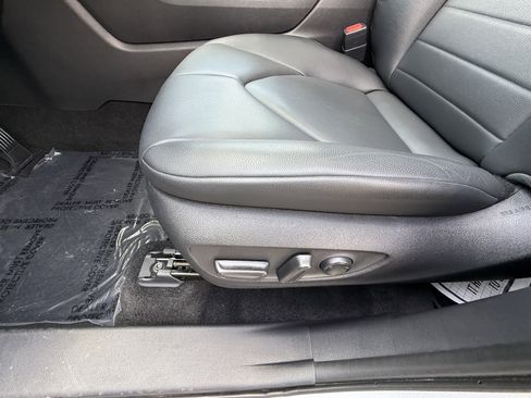 Certified 2024 Toyota Highlander XLE AWD/4WD image 30
