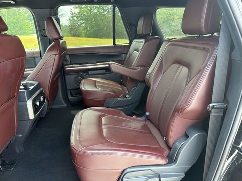 Used 2024 Ford Expedition Max Limited RWD image 5