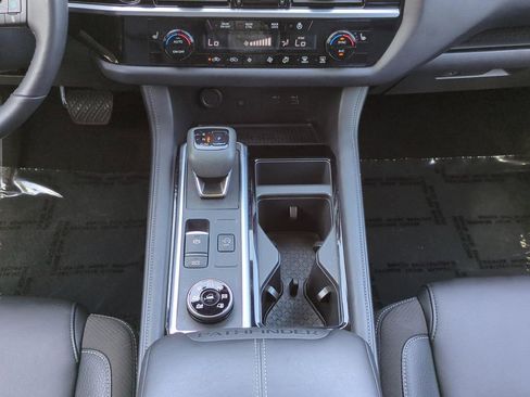 Certified 2025 Nissan Pathfinder SL AWD/4WD image 20