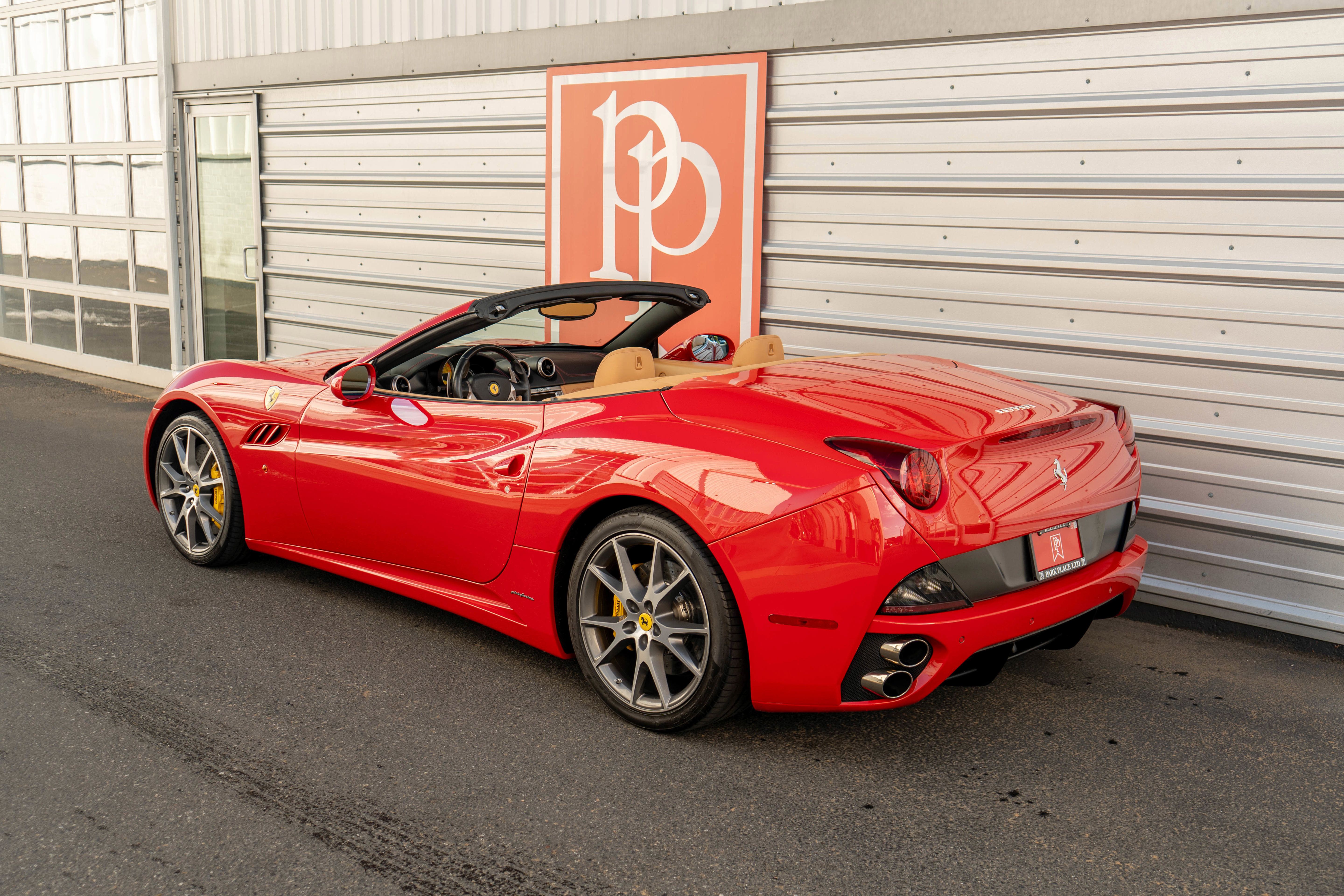 Used 2010 Ferrari California RWD image 37