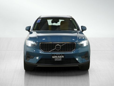 Used 2025 Volvo XC40 B5 Plus image 9