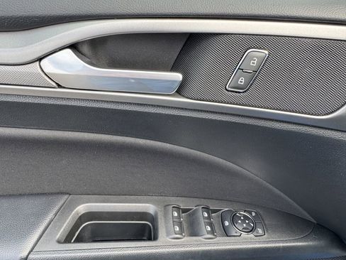 Used 2018 Ford Fusion SE image 13