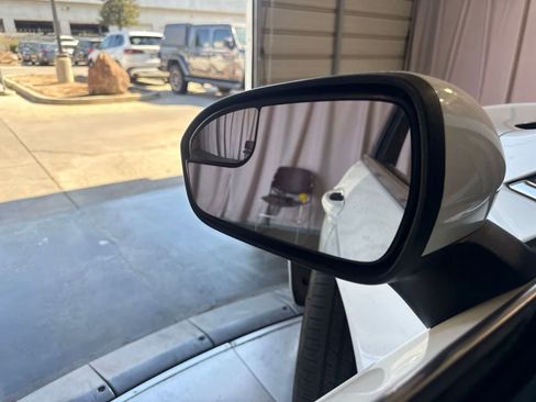 Used 2018 Ford Fusion SE FWD image 20