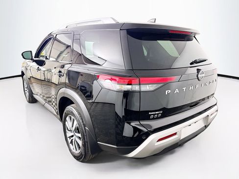 Used 2025 Nissan Pathfinder SL w/ Cargo Package image 5