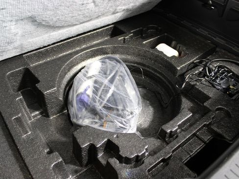 Used 2024 Nissan Ariya FWD image 35