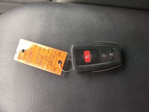 Used 2022 Toyota RAV4 XLE FWD image 25
