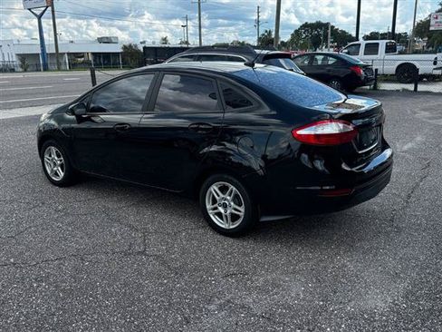 Used 2019 Ford Fiesta SE FWD image 2