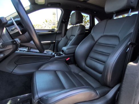 Used 2024 Porsche Macan Turbo AWD/4WD image 20