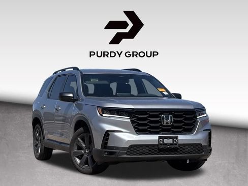 Used 2025 Honda Pilot Sport image 1