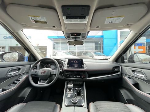 Used 2025 Nissan Rogue SV image 29