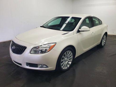 Used 2012 Buick Regal Leather image 1