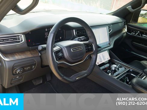 Used 2023 Jeep Grand Wagoneer L Series II AWD/4WD image 16