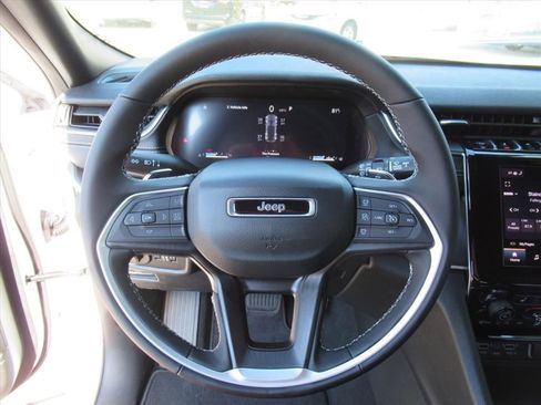 New 2025 Jeep Grand Cherokee Laredo X w/ Luxury Tech Group I image 16