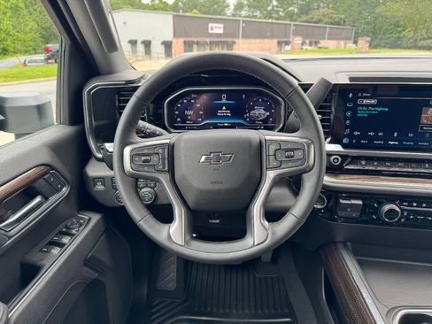 Used 2025 Chevrolet Silverado 2500 LT w/ Trail Boss Package AWD/4WD image 22