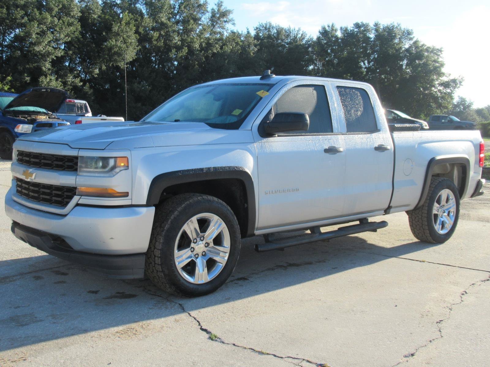 Used 2018 Chevrolet Silverado 1500 Custom w/ Custom Value Package AWD/4WD image 2