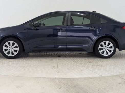 Used 2022 Toyota Corolla LE image 2