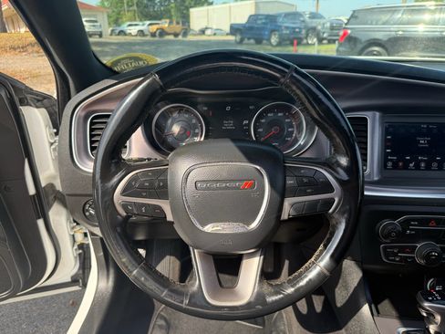 Used 2019 Dodge Charger SXT w/ Leather Interior Group RWD image 30
