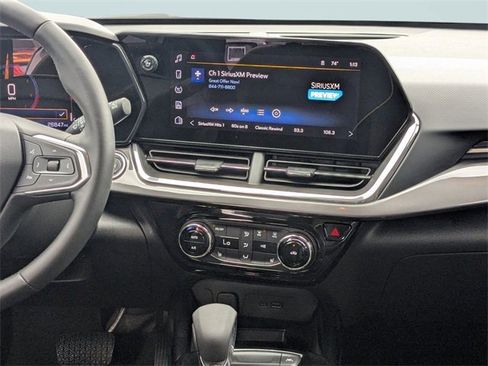 Used 2025 Chevrolet Trax ACTIV w/ Sunroof Package image 23
