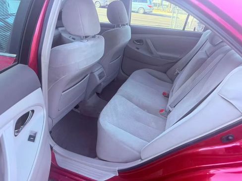 Used 2011 Toyota Camry LE image 12