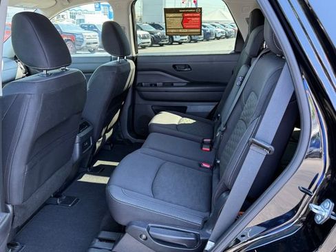 Certified 2024 Nissan Pathfinder SV FWD image 12