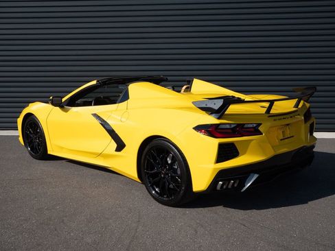 Used 2025 Chevrolet Corvette Stingray Premium Conv w/ 3LT image 3