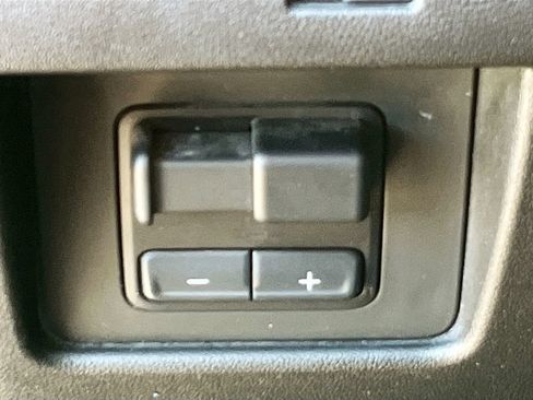 Used 2023 Chevrolet Colorado LT w/ LT Convenience Package II AWD/4WD image 10