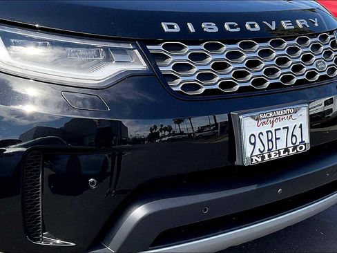 Used 2025 Land Rover Discovery S image 33
