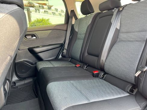Used 2023 Nissan Rogue SV FWD image 12