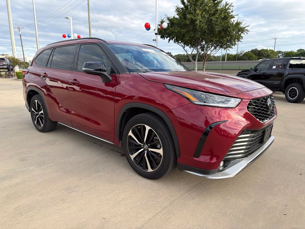 Used 2022 Toyota Highlander XSE FWD image 9